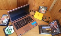 Ноутбук со встроенным и с внешним CD DVD ROM по USB
